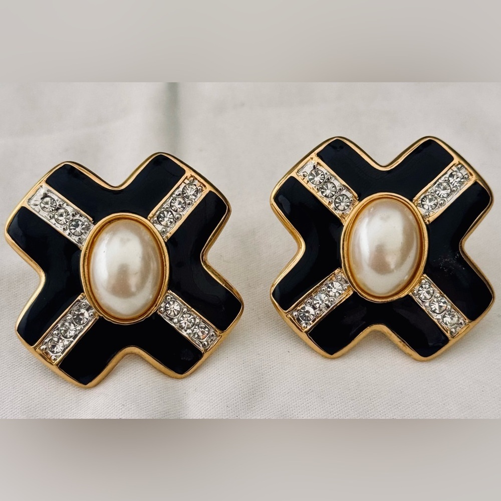 ESSEX Vintage Clip-on Earrings